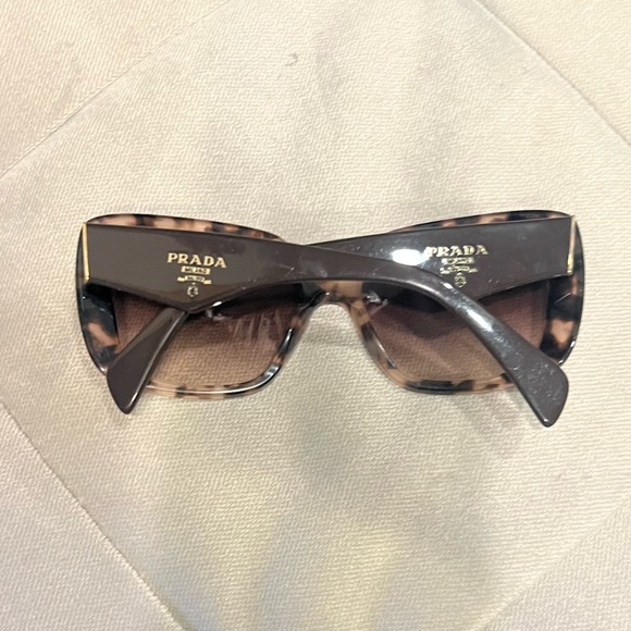 PRADA sunglasses, authentic, tortoise, gently worn, excellent condition, no case - Picture 2 of 3